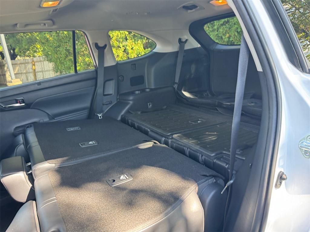 used 2022 Toyota Highlander car, priced at $37,991