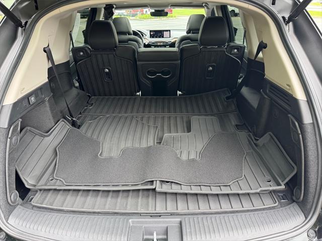 used 2022 Acura MDX car, priced at $33,372