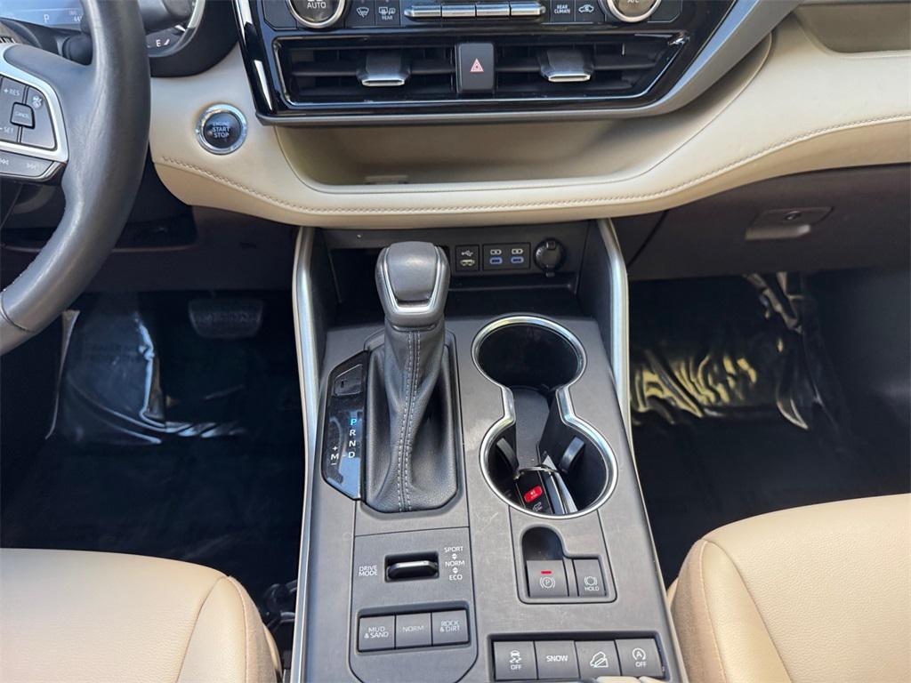 used 2022 Toyota Highlander car, priced at $36,491