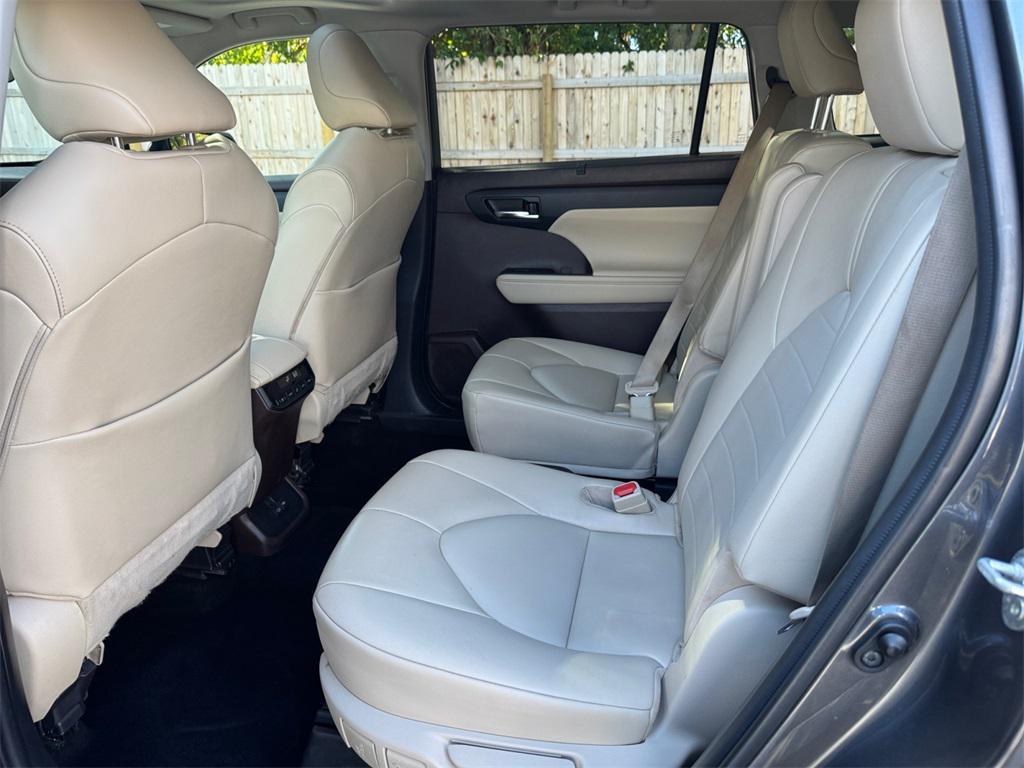 used 2022 Toyota Highlander car, priced at $36,491