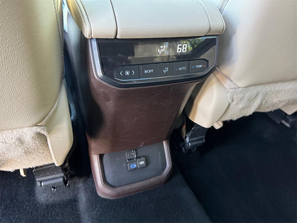 used 2022 Toyota Highlander car, priced at $36,491
