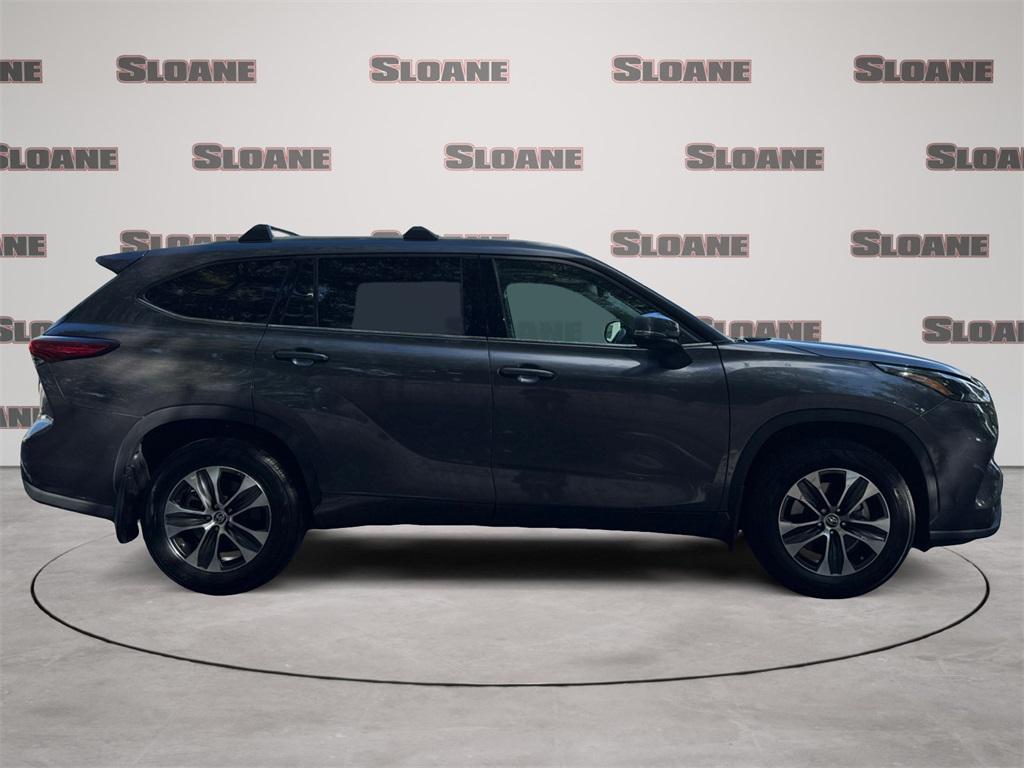 used 2022 Toyota Highlander car, priced at $36,491