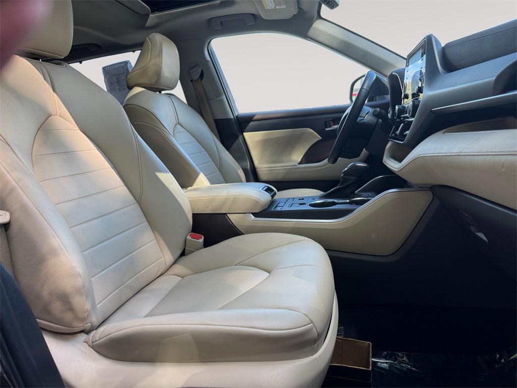 used 2022 Toyota Highlander car, priced at $36,491