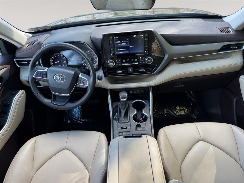 used 2022 Toyota Highlander car, priced at $36,491