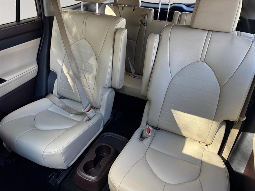 used 2022 Toyota Highlander car, priced at $36,491