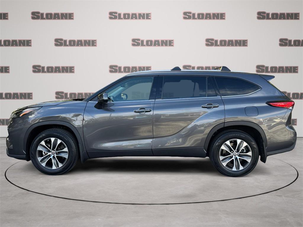used 2022 Toyota Highlander car, priced at $36,491