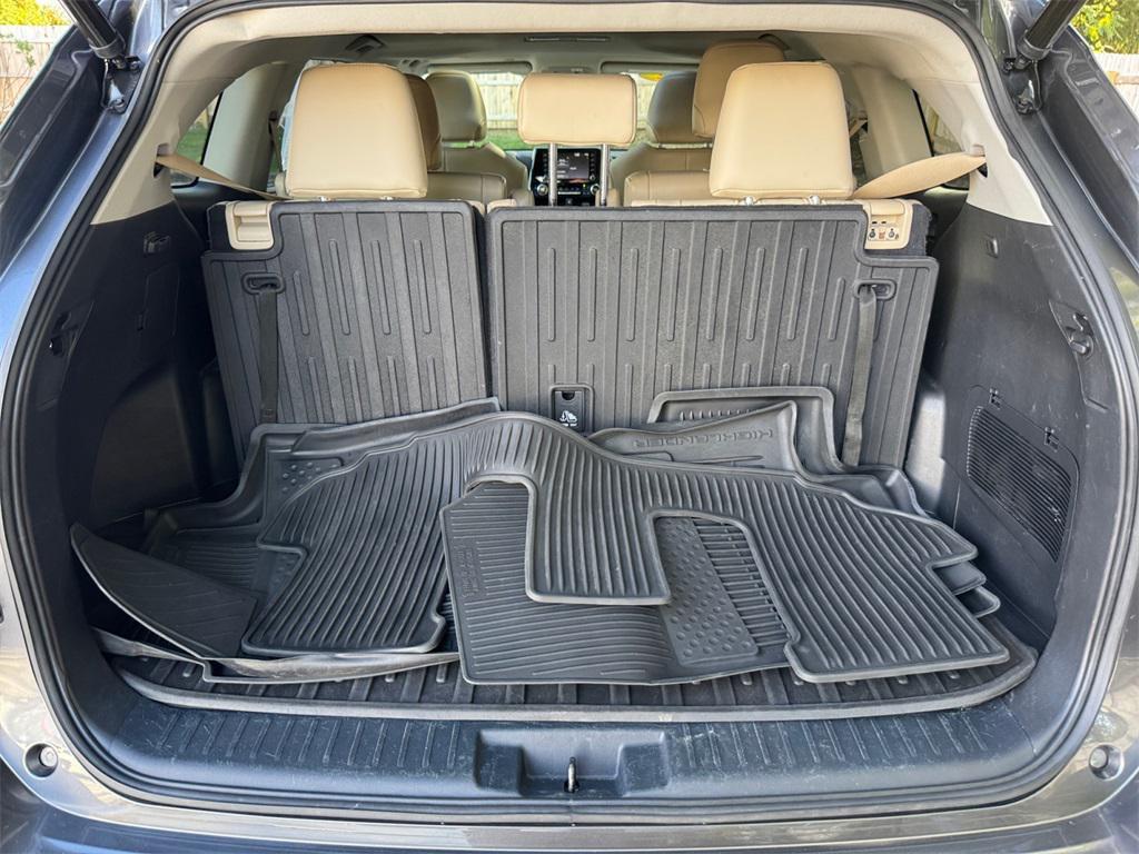 used 2022 Toyota Highlander car, priced at $36,491