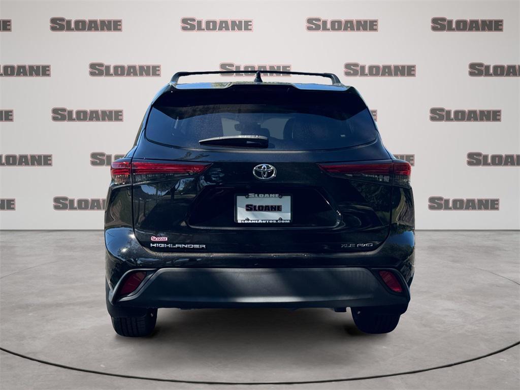 used 2021 Toyota Highlander car, priced at $30,991
