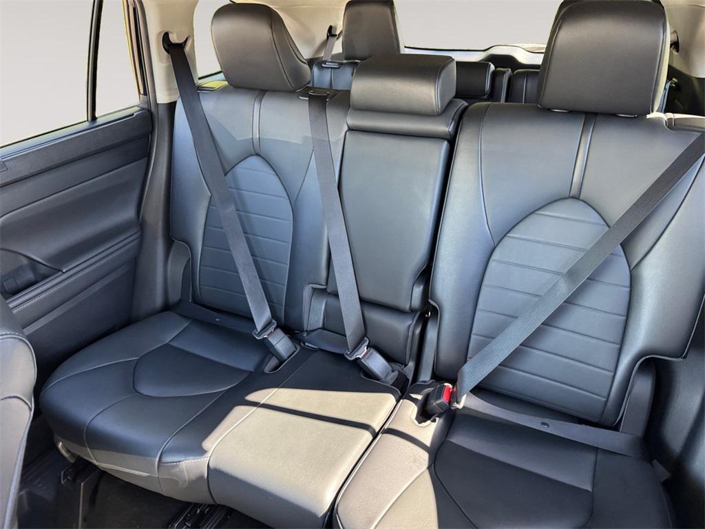 used 2021 Toyota Highlander car, priced at $30,991