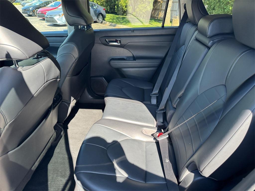 used 2021 Toyota Highlander car, priced at $30,991