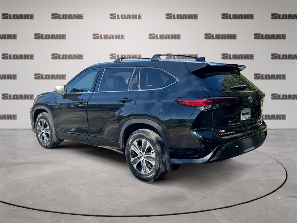 used 2021 Toyota Highlander car, priced at $30,991