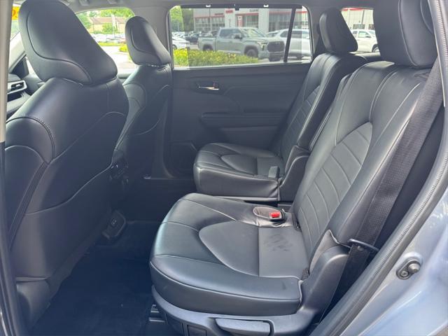 used 2022 Toyota Highlander car, priced at $40,491