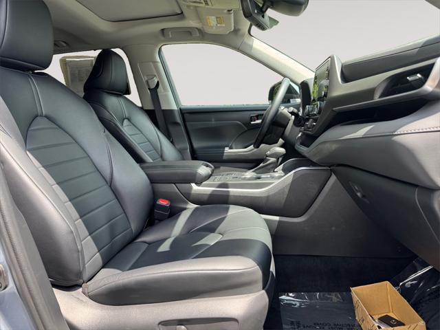 used 2022 Toyota Highlander car, priced at $40,491
