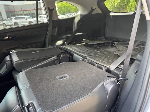 used 2022 Toyota Highlander car, priced at $40,491