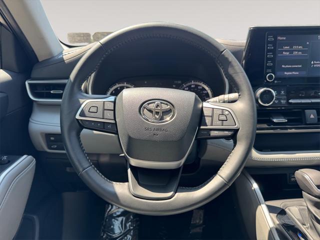 used 2022 Toyota Highlander car, priced at $38,491
