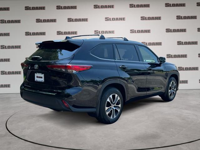 used 2022 Toyota Highlander car, priced at $38,491