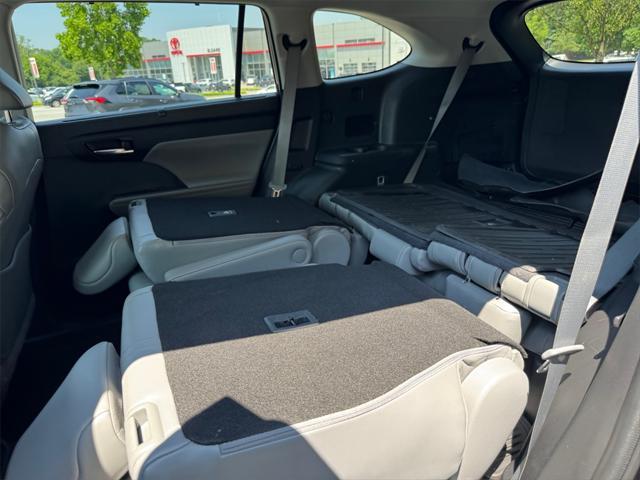 used 2022 Toyota Highlander car, priced at $38,491