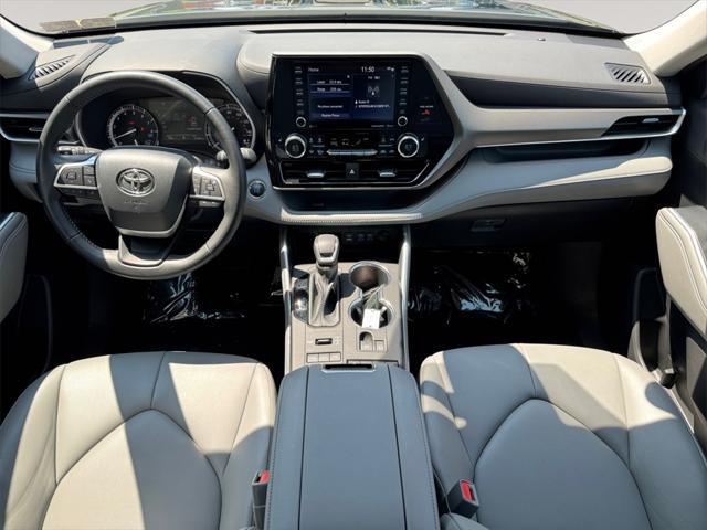 used 2022 Toyota Highlander car, priced at $38,491