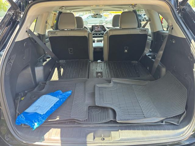 used 2022 Toyota Highlander car, priced at $38,491