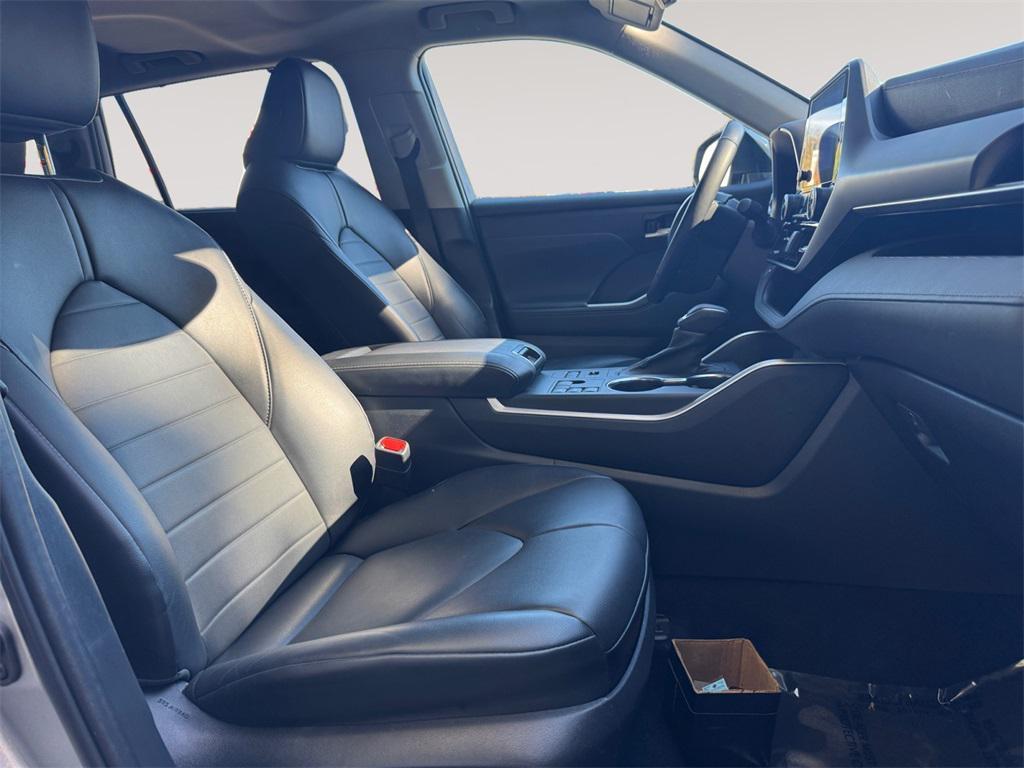 used 2023 Toyota Highlander car, priced at $37,991