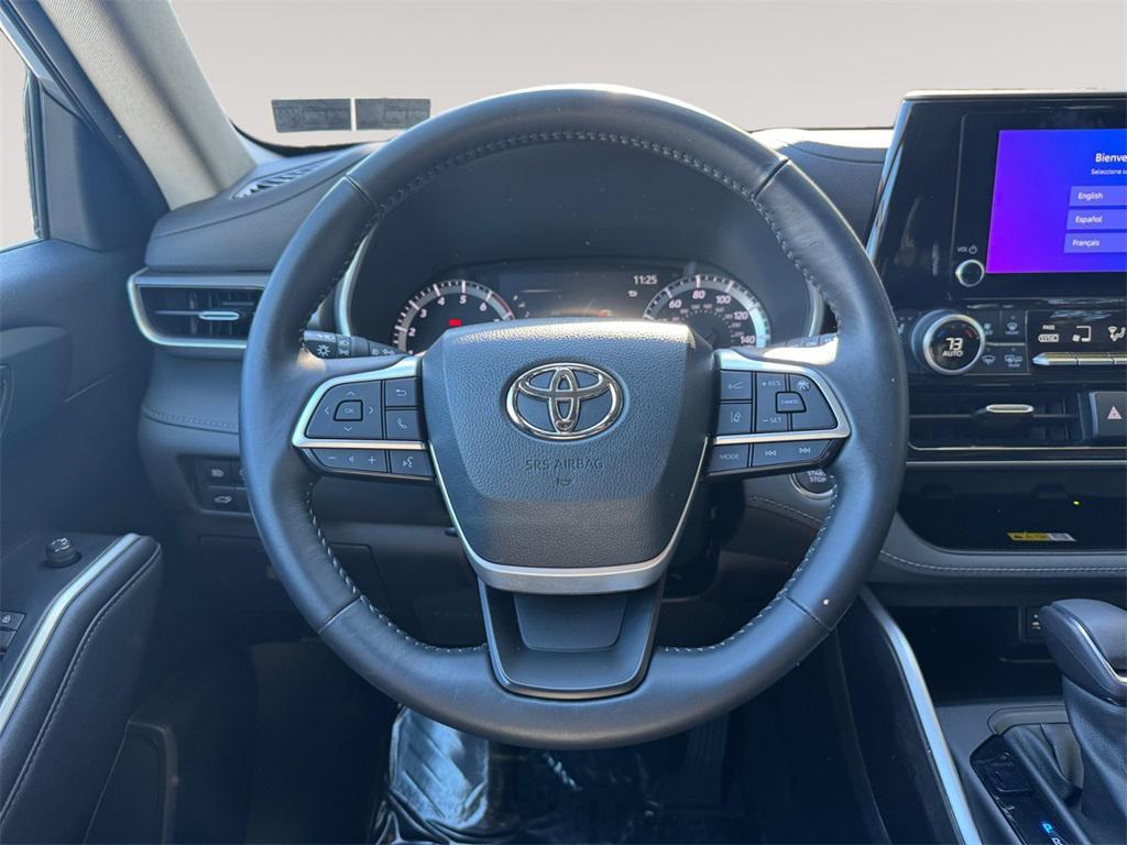 used 2023 Toyota Highlander car, priced at $37,991