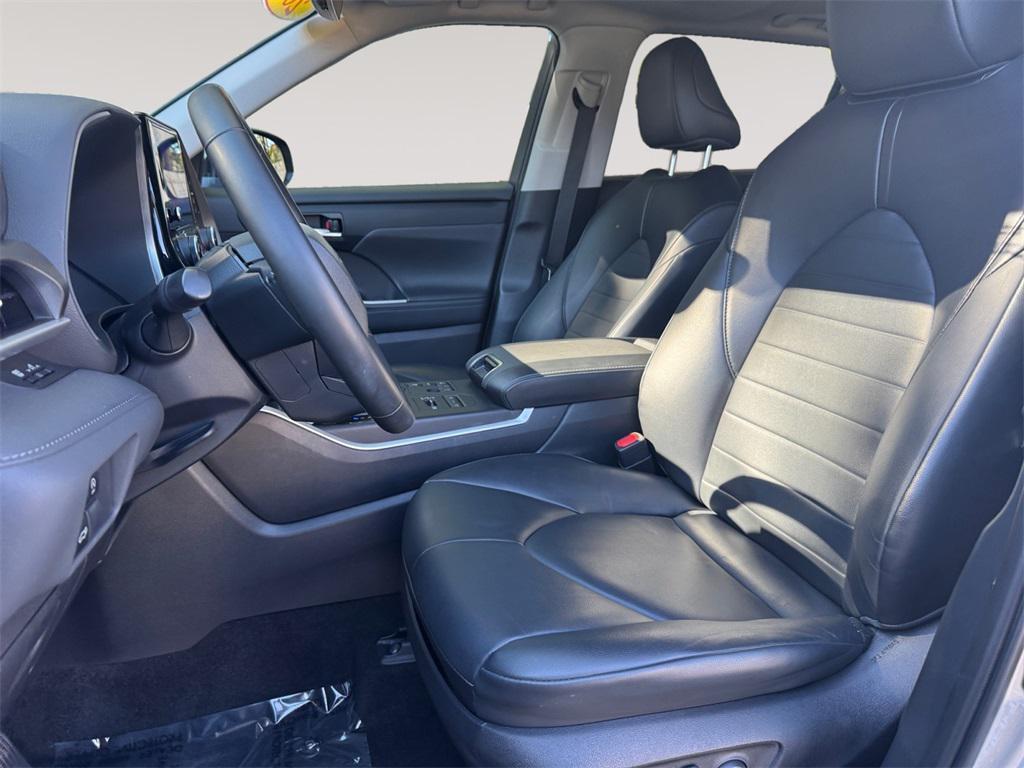 used 2023 Toyota Highlander car, priced at $37,991