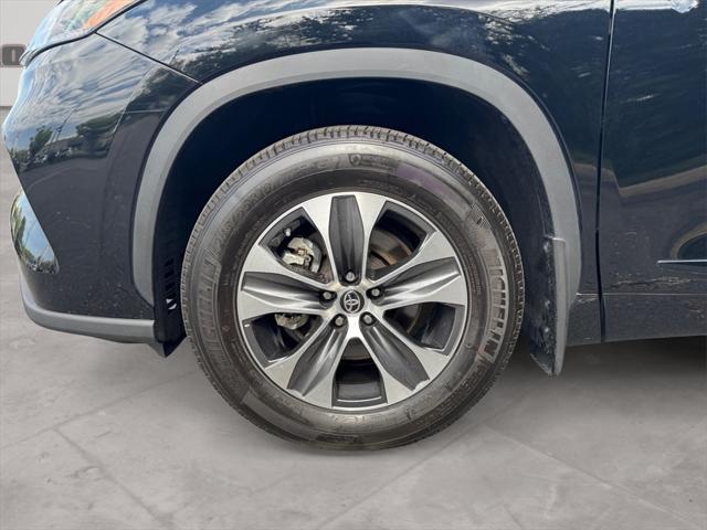 used 2023 Toyota Highlander car, priced at $41,991