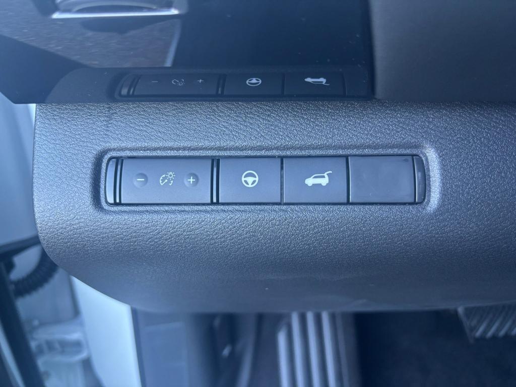 new 2025 Nissan Pathfinder car, priced at $35,686