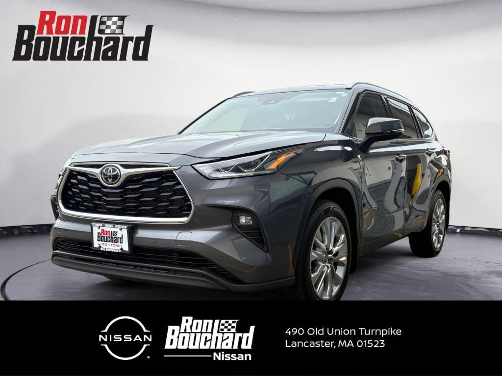 used 2022 Toyota Highlander car, priced at $38,891