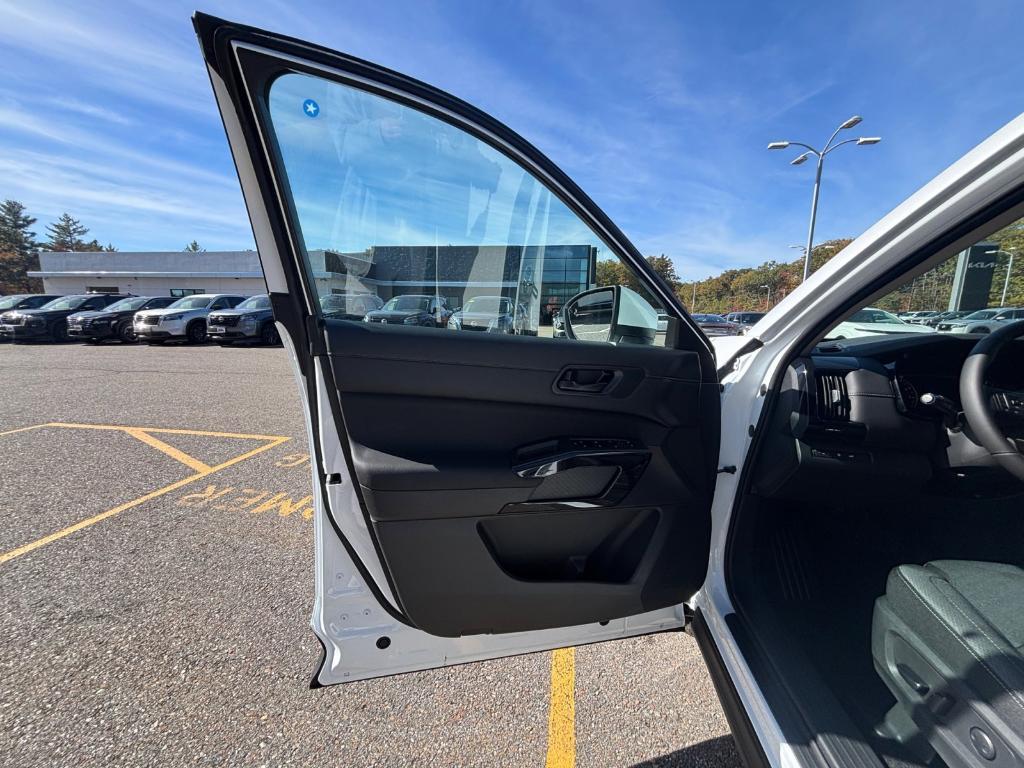 new 2025 Nissan Pathfinder car, priced at $36,122