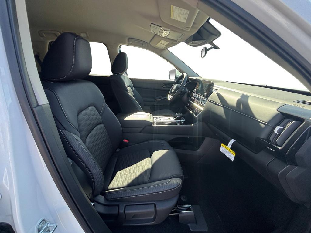 new 2025 Nissan Pathfinder car, priced at $36,122