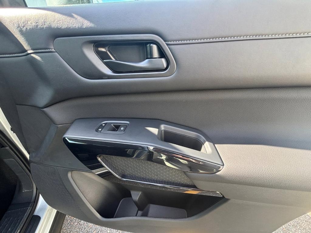 new 2025 Nissan Pathfinder car, priced at $32,133