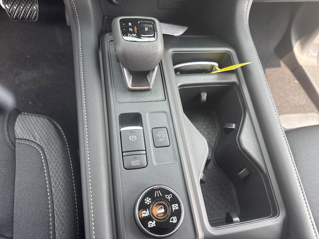 new 2025 Nissan Pathfinder car, priced at $37,877