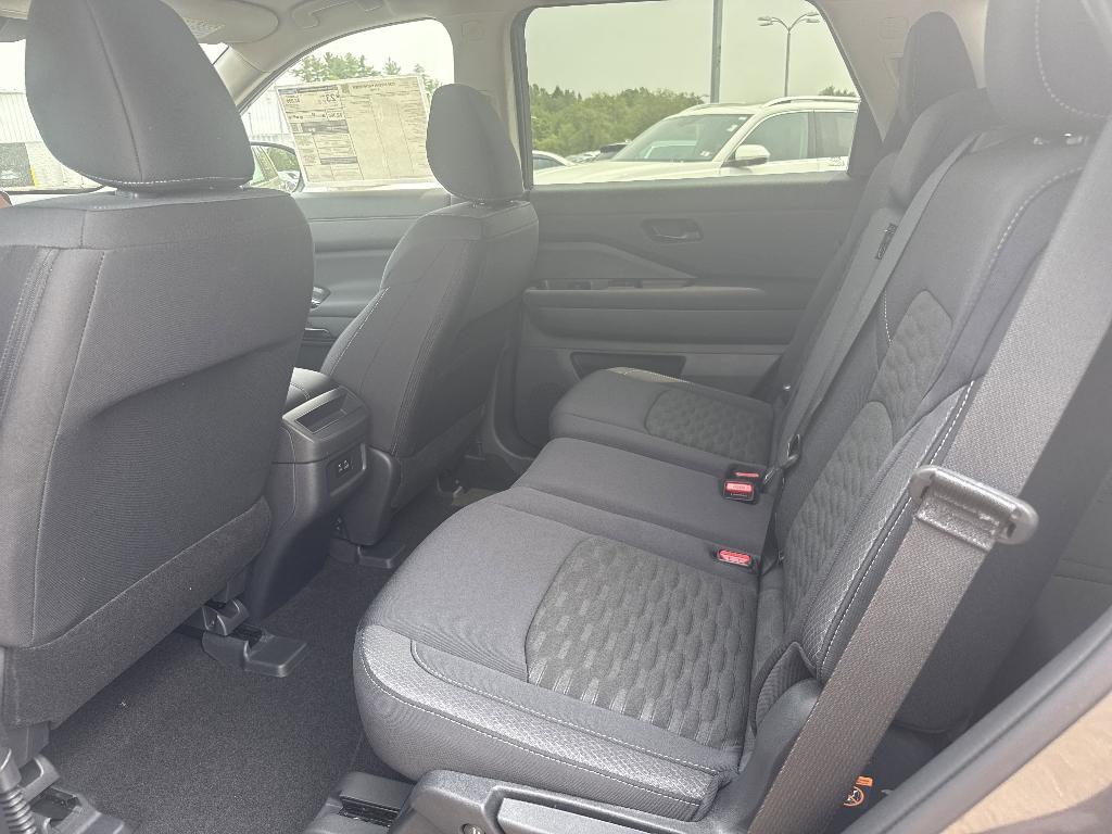 new 2025 Nissan Pathfinder car, priced at $37,877