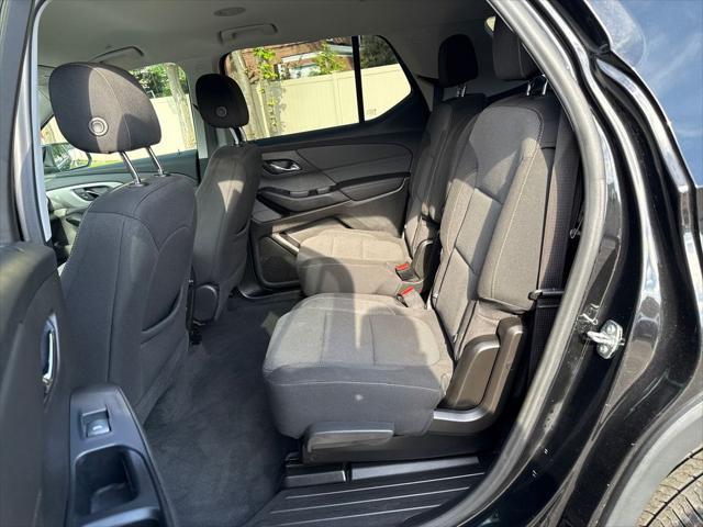 used 2021 Chevrolet Traverse car, priced at $23,494