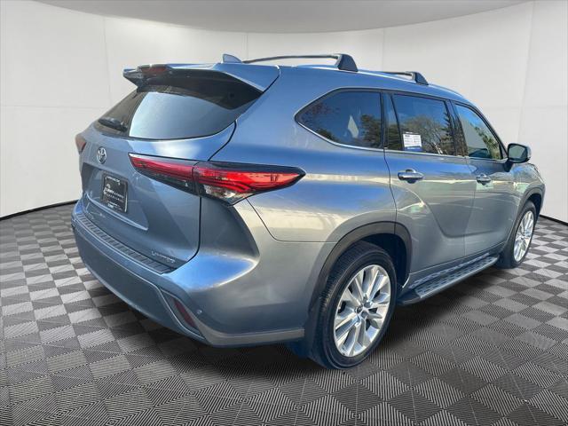 used 2022 Toyota Highlander car, priced at $35,993