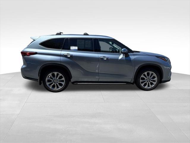 used 2022 Toyota Highlander car, priced at $34,280