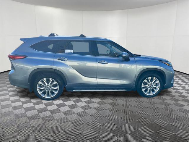 used 2022 Toyota Highlander car, priced at $35,993