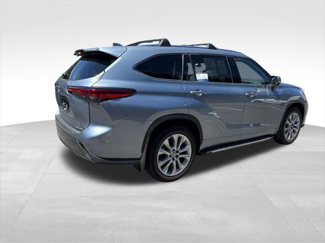 used 2022 Toyota Highlander car, priced at $34,280