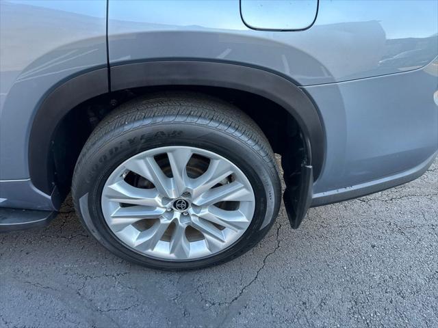used 2022 Toyota Highlander car, priced at $35,993