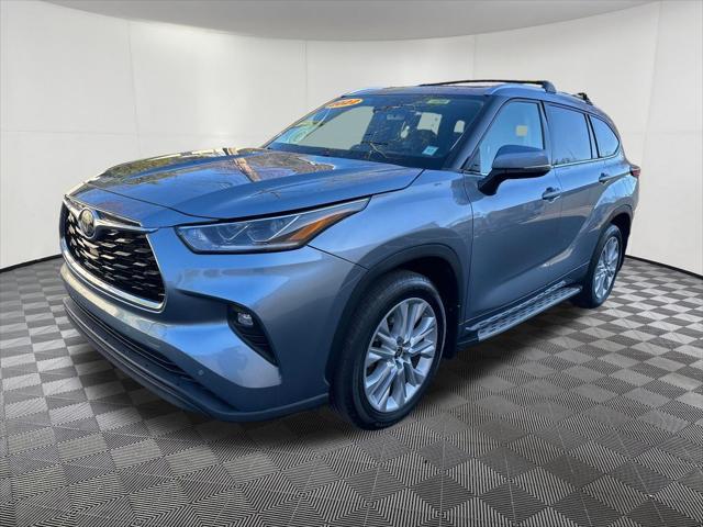 used 2022 Toyota Highlander car, priced at $35,993