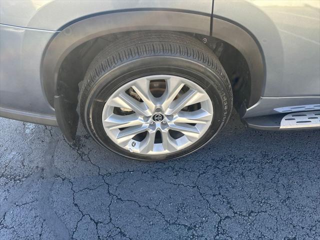 used 2022 Toyota Highlander car, priced at $35,993