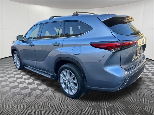 used 2022 Toyota Highlander car, priced at $35,993