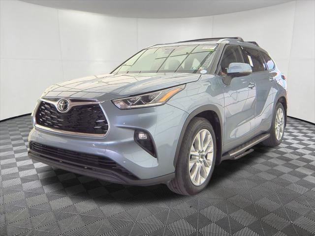 used 2022 Toyota Highlander car, priced at $35,993
