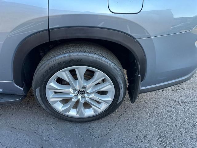 used 2022 Toyota Highlander car, priced at $34,280