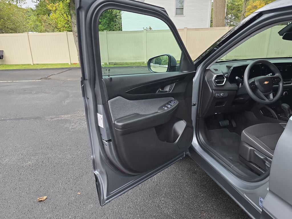 used 2025 Chevrolet TrailBlazer car, priced at $24,834