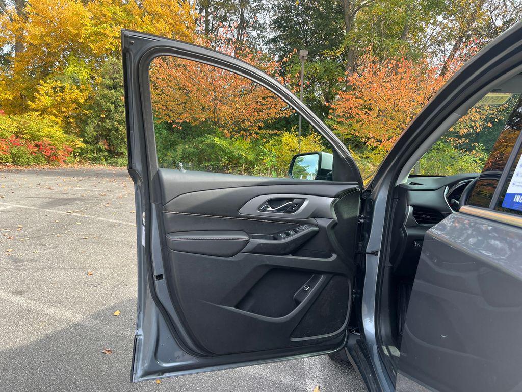 used 2020 Chevrolet Traverse car, priced at $22,013