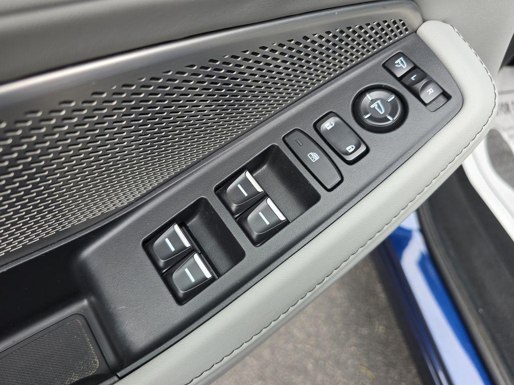 used 2022 Acura MDX car, priced at $37,060