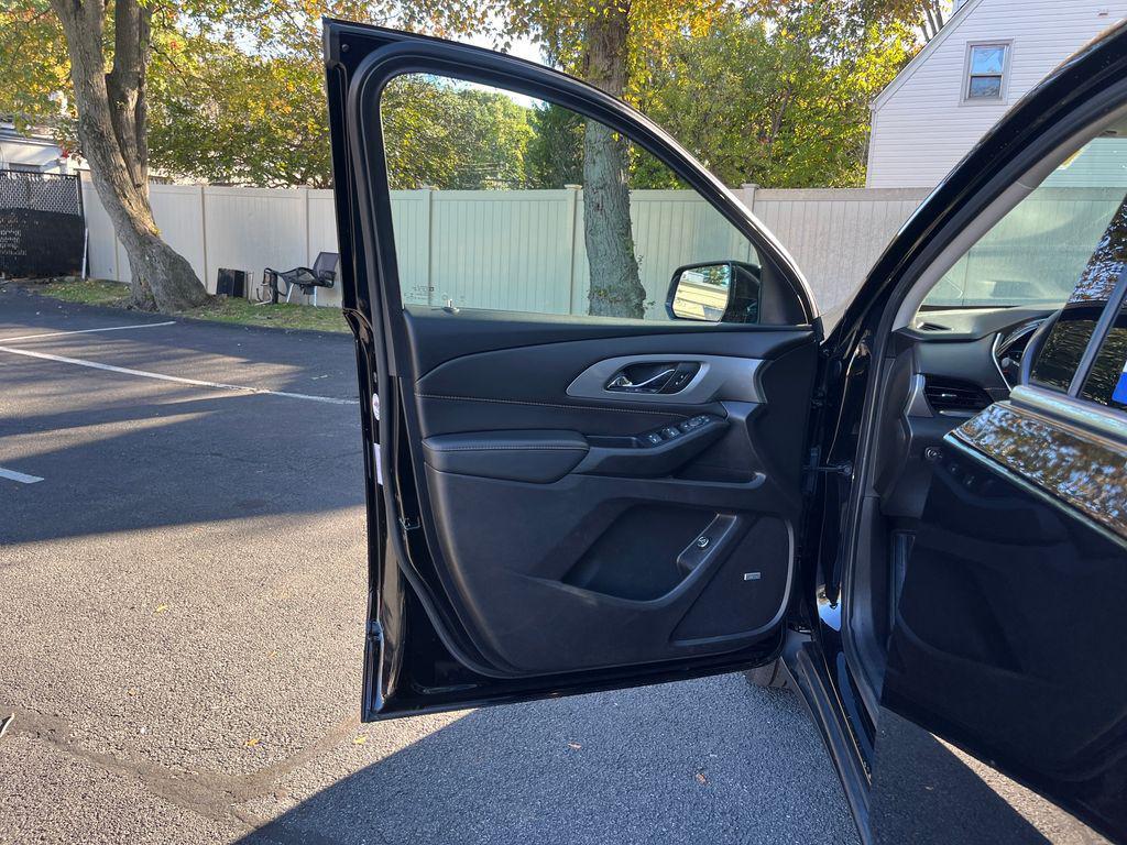 used 2020 Chevrolet Traverse car, priced at $23,786