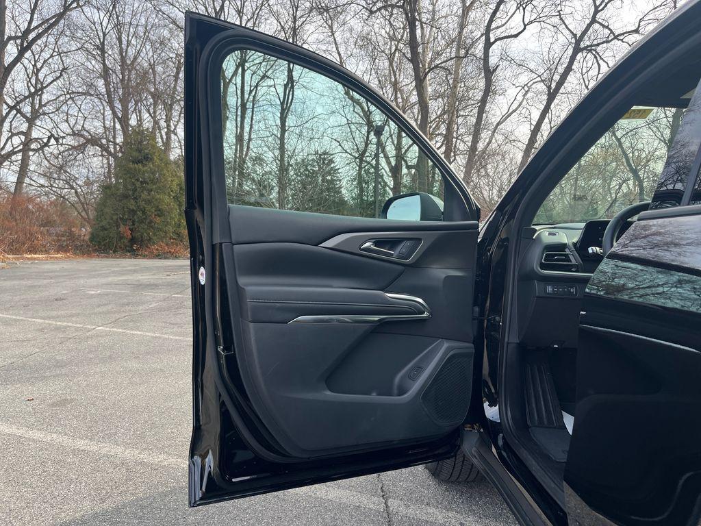 used 2024 Chevrolet Traverse car, priced at $36,924